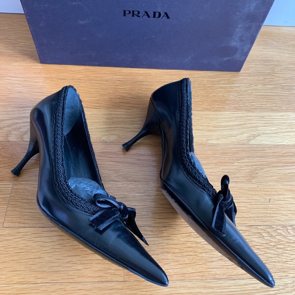 Prada Pointed Toe Heel with Velvet Trim - Picture 4 of 8